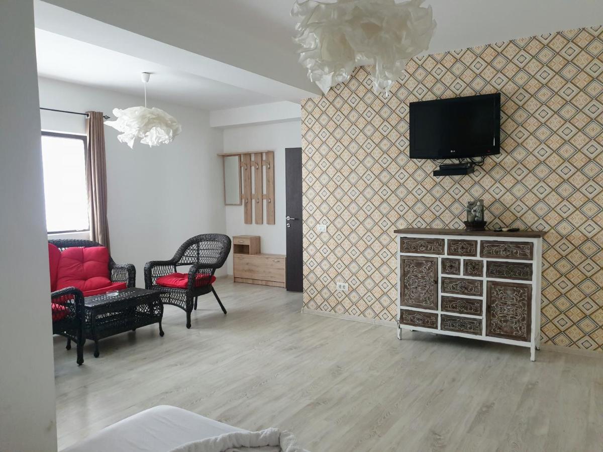 Hotel Queen Bucarest Esterno foto